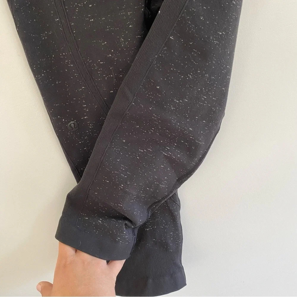 Lululemon Black Speckled Compression Tight Capris Size 6 - Picture 6 of 7